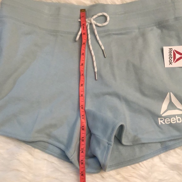 NWT Women Reebok Relaxed Shorts in XL - 2 Pockets - Grey Mist Color - Picture 4 of 9